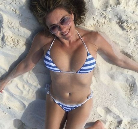 Elizabeth Hurley photo 405