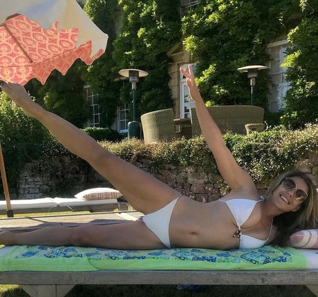 Elizabeth Hurley photo 416
