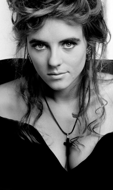 Elizabeth Hurley photo 452