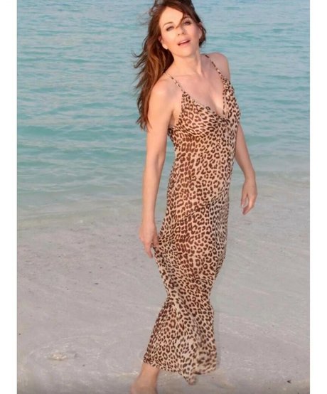 Elizabeth Hurley photo 483