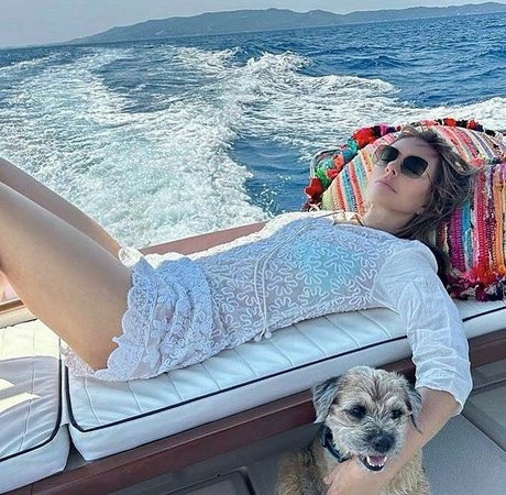 Elizabeth Hurley photo 493