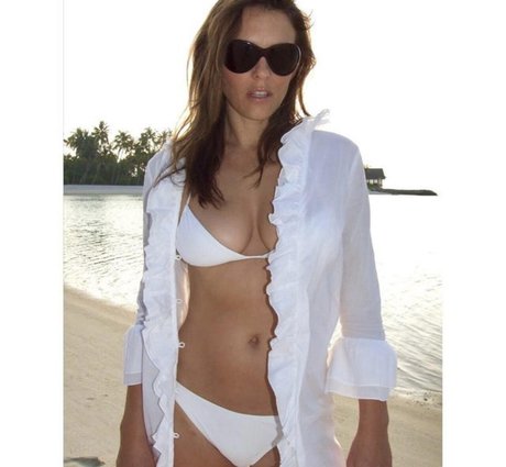 Elizabeth Hurley photo 524