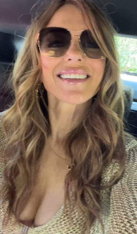 Elizabeth Hurley photo 550