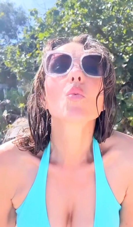 Elizabeth Hurley photo 637