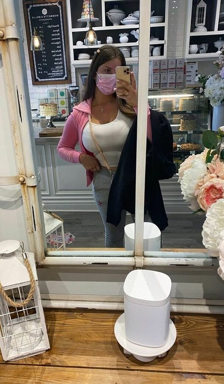 Elizabeth M photo 26