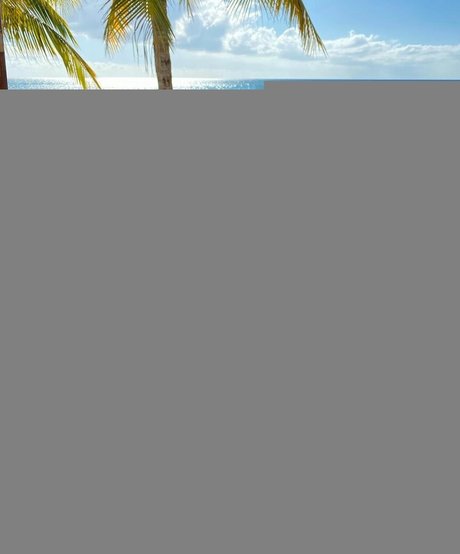 Elizabeth M photo 51