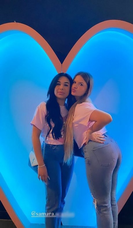 Elizabeth M photo 52