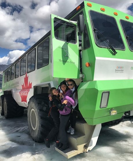 Elizabeth M photo 77