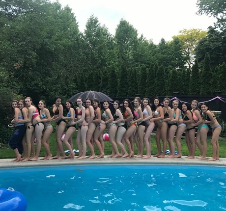 Elizabeth M photo 84