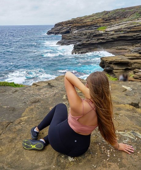 Elizabeth M photo 98