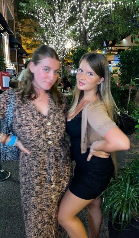 Elizabeth M photo 99