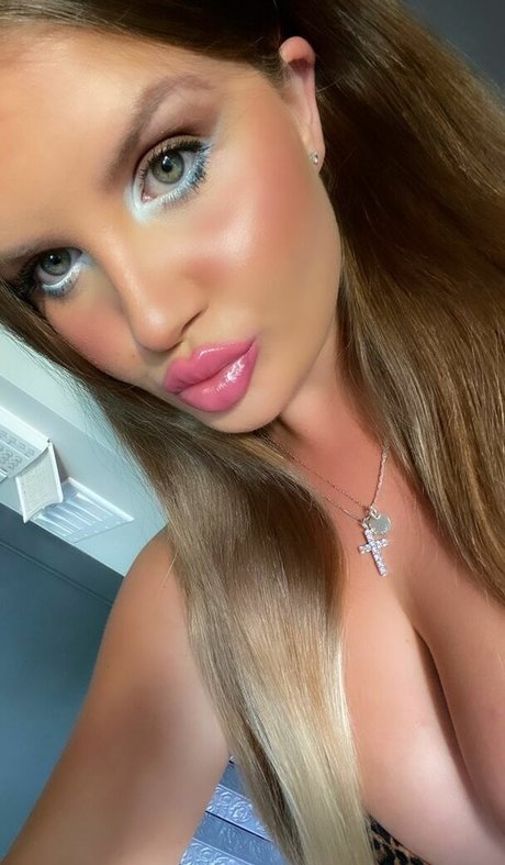 Elizabeth M photo 106