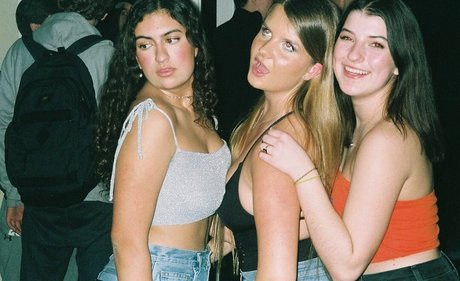 Elizabeth M photo 118