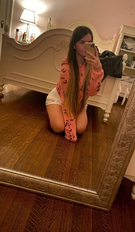 Elizabeth M photo 133