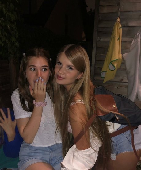 Elizabeth M photo 138