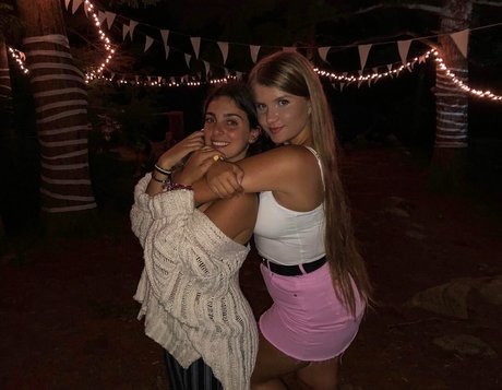 Elizabeth M photo 141