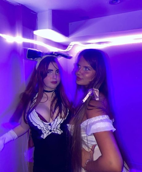 Elizabeth M photo 159