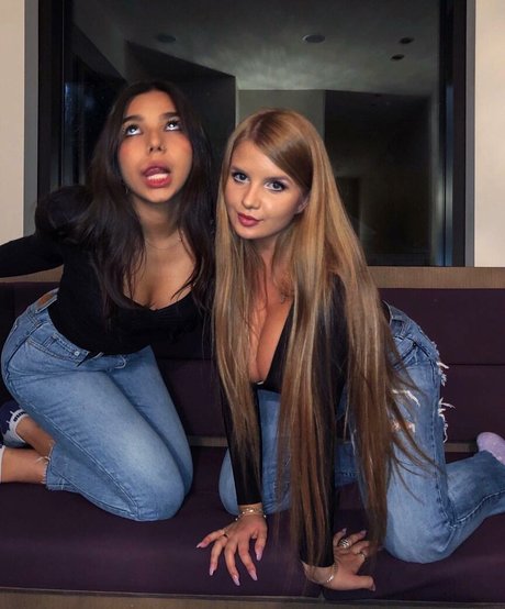 Elizabeth M photo 162