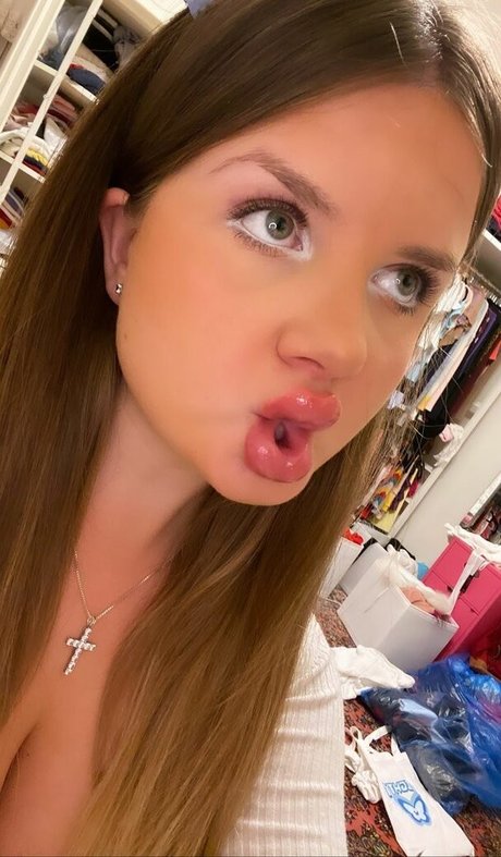 Elizabeth M photo 172