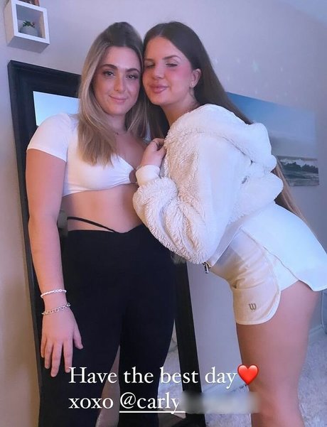 Elizabeth M photo 174