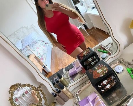 Elizabeth M photo 198