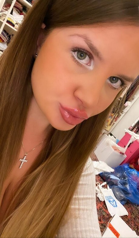 Elizabeth M photo 202