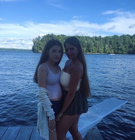 Elizabeth M photo 209