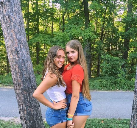 Elizabeth M photo 216