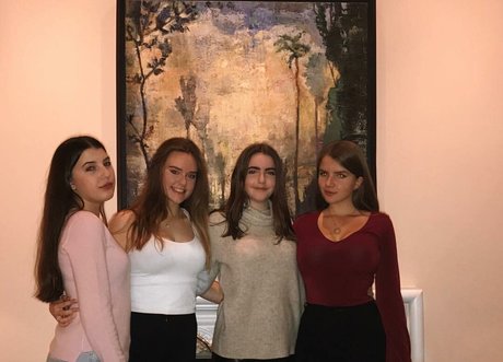 Elizabeth M photo 227