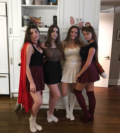 Elizabeth M photo 231