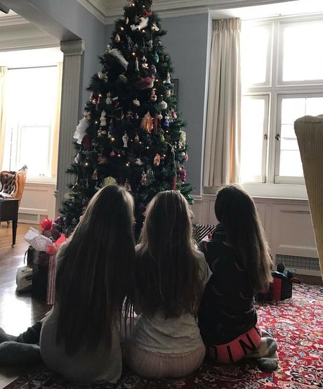 Elizabeth M photo 234