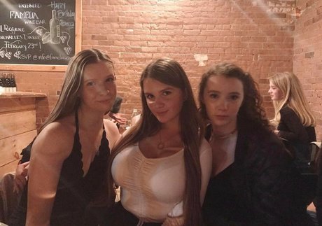 Elizabeth M photo 244