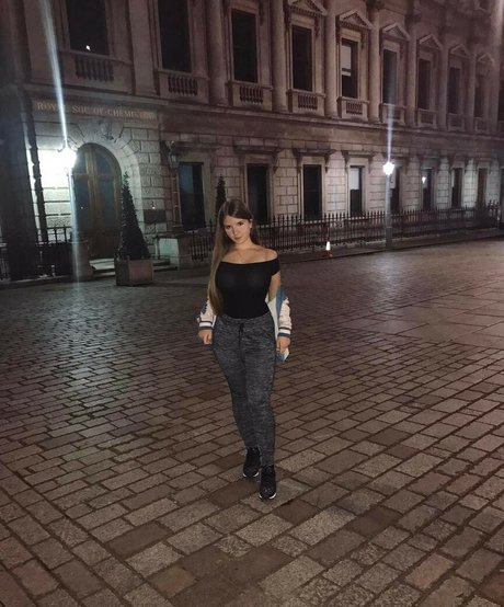 Elizabeth M photo 258