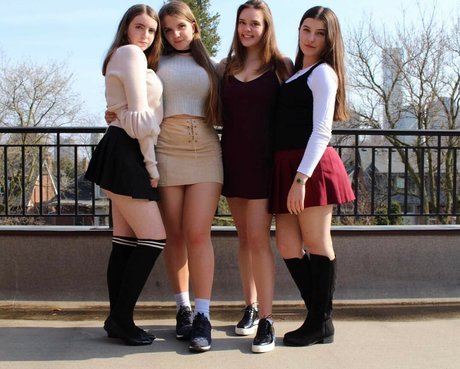 Elizabeth M photo 262