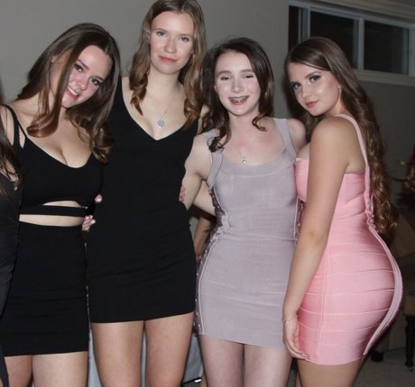 Elizabeth M photo 266