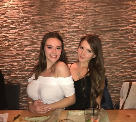 Elizabeth M photo 267