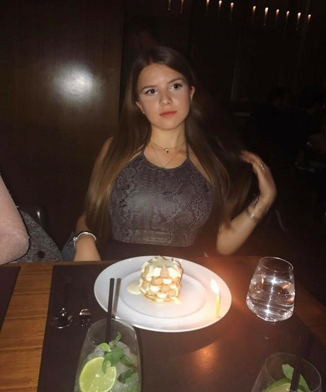 Elizabeth M photo 269