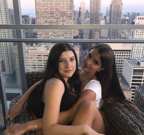 Elizabeth M photo 275