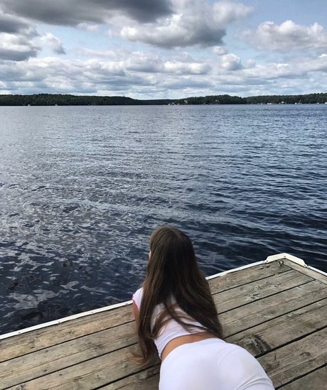 Elizabeth M photo 287