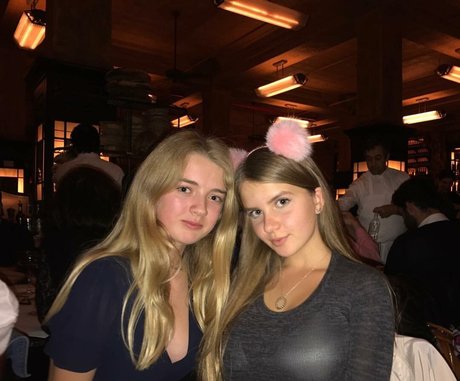 Elizabeth M photo 289