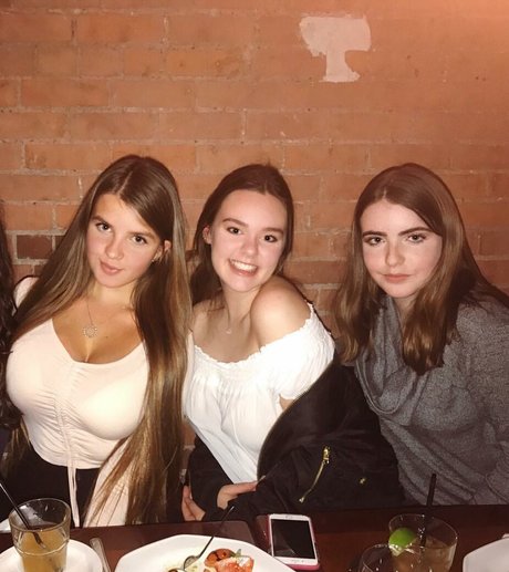 Elizabeth M photo 300