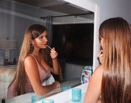 Elizabeth M photo 306