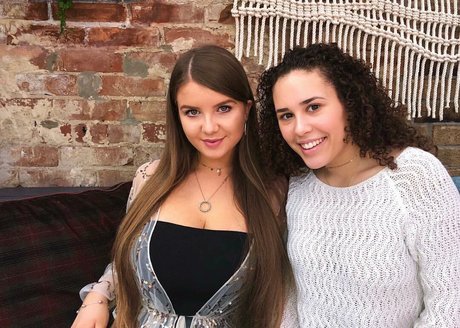 Elizabeth M photo 314