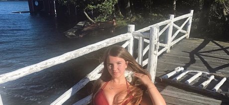 Elizabeth M photo 316