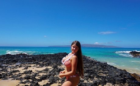 Elizabeth M photo 319