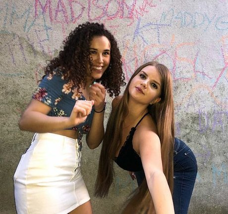 Elizabeth M photo 322