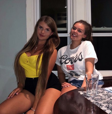 Elizabeth M photo 334