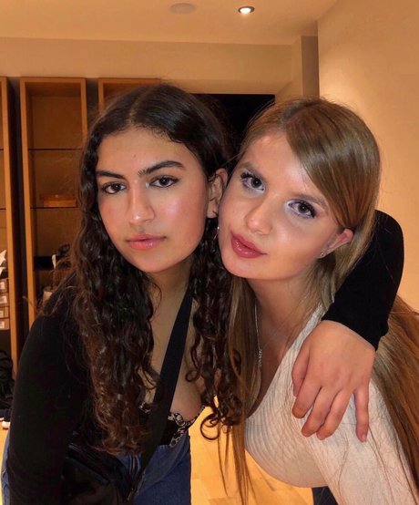 Elizabeth M photo 337