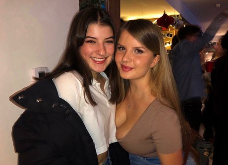 Elizabeth M photo 342