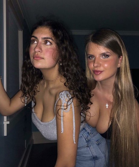 Elizabeth M photo 351